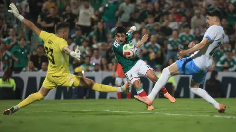 Gilberto Mora con la Selección Mexicana | IMAGO 7
