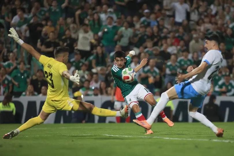 Gilberto Mora con la Selección Mexicana | IMAGO 7