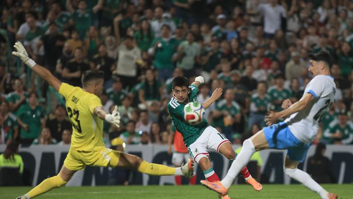 Gilberto Mora con la Selección Mexicana | IMAGO 7