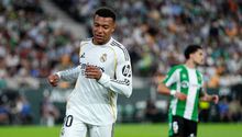 Kylian Mbappé con Real Madrid en partido contra Real Betis en LaLiga | AP