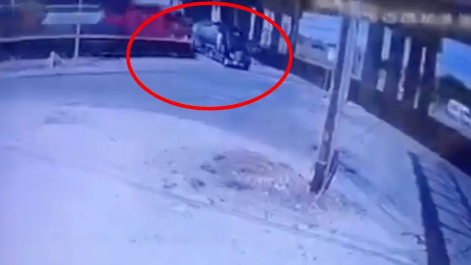 El tren impactó directo en el tanque de combustible de la pipa, lo que originó la gran explosión / Especial