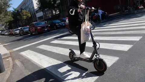 Los vehículos eléctricos deberán contar con placas y sus usuarios portar casco y chaleco reflejante / Redes Sociales