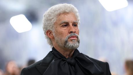 Bad Bunny “envejecido 53 años” impacta en la Met Gala 2026 con look viral