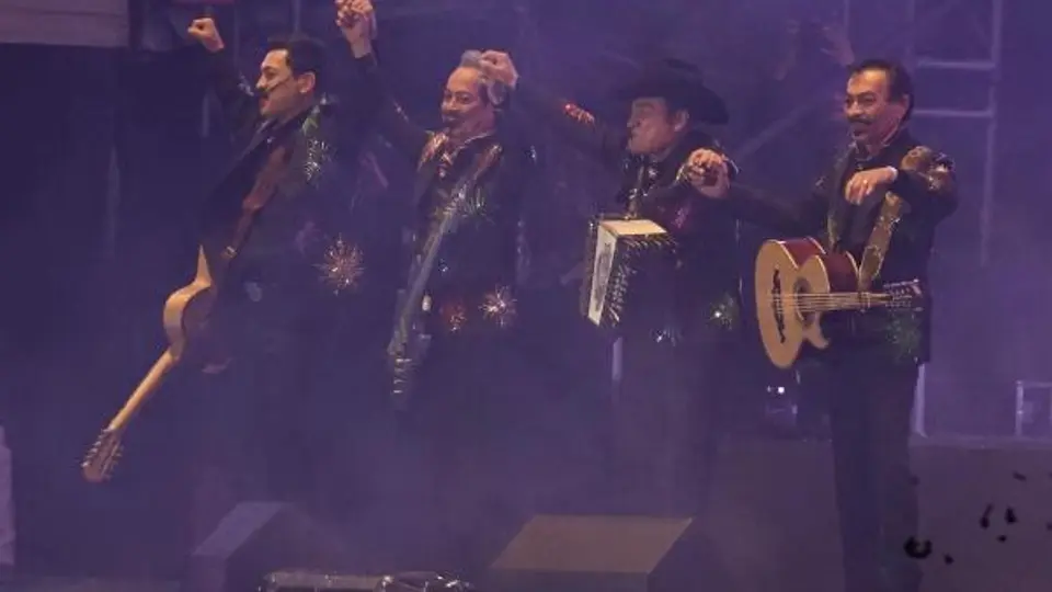 Los Tigres del Norte buscan mantener sus conciertos sin conflictos con autoridades locales. / AP