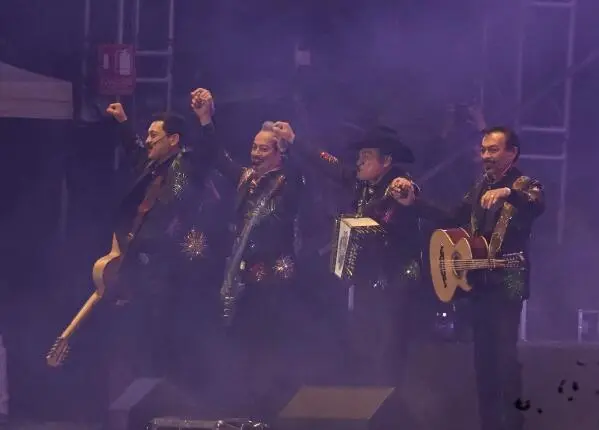 Los Tigres del Norte buscan mantener sus conciertos sin conflictos con autoridades locales. / AP