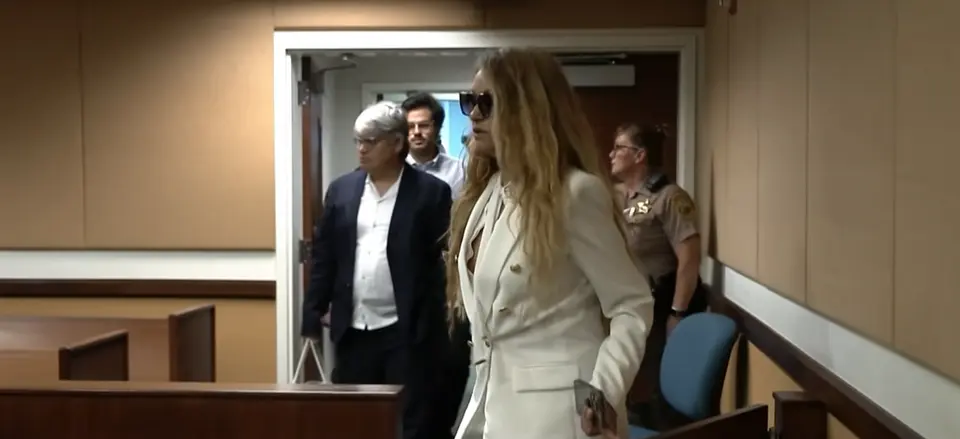 Paulina Rubio llegando a la Corte de Miami donde se está llevando el caso de su hijo / Especial