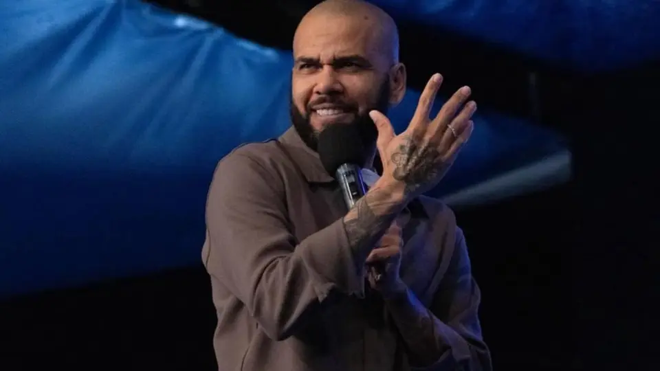 Dani Alves reaparece en el Estadio Metropolitano durante una predicación masiva