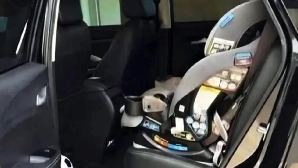 El menor de edad permaneció más de 12 horas encerrado en esta camioneta, con temperaturas superiores a los 40°C/RRSS