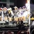 VIDEO: Bailarinas se agarran a golpes en pleno show de La Brissa