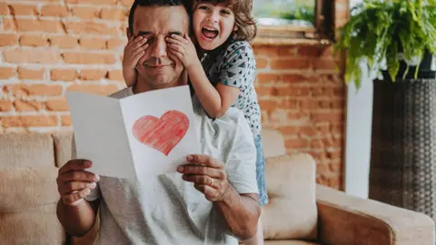 El Día del Padre 2026 se celebrará el próximo 21 de junio, como ocurre cada tercer domingo de junio./ Pixabay