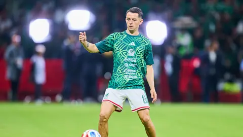 Álvaro Fidalgo calentando en el Nemesio Diez | MEXSPORT