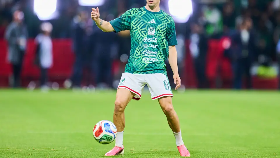 Álvaro Fidalgo calentando en el Nemesio Diez | MEXSPORT