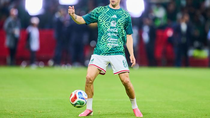 Álvaro Fidalgo calentando en el Nemesio Diez | MEXSPORT