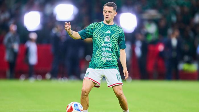 Álvaro Fidalgo calentando en el Nemesio Diez | MEXSPORT