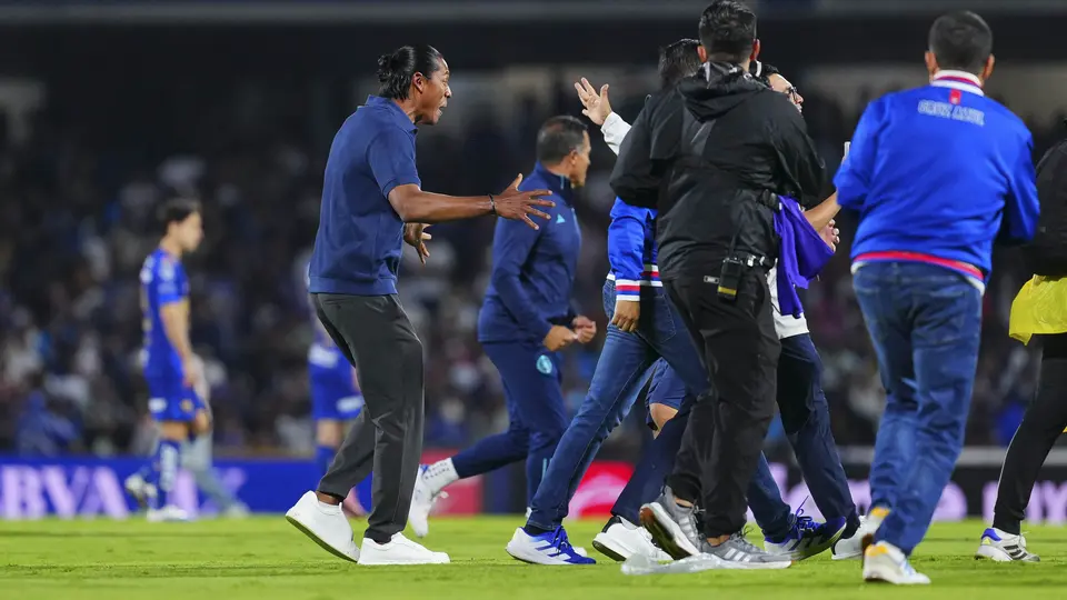 Joel Huiqui tras coronarse con Cruz Azul en el Clausura 2026 | IMAGO 7