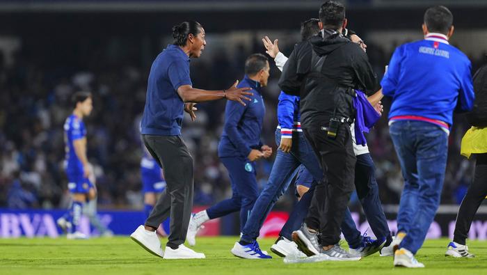 Joel Huiqui tras coronarse con Cruz Azul en el Clausura 2026 | IMAGO 7