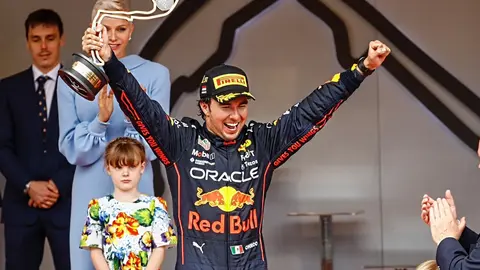 Checo Pérez en celebración en su victoria en el Gran Premio de Mónaco 2022 | MEXSPORT