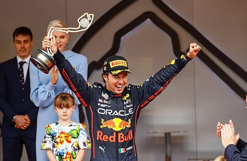 Checo Pérez en celebración en su victoria en el Gran Premio de Mónaco 2022 | MEXSPORT