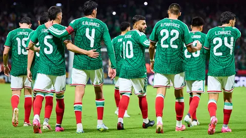 Jugadores de la Selección Mexicana enfrentando a Serbia | MEXSPORT
