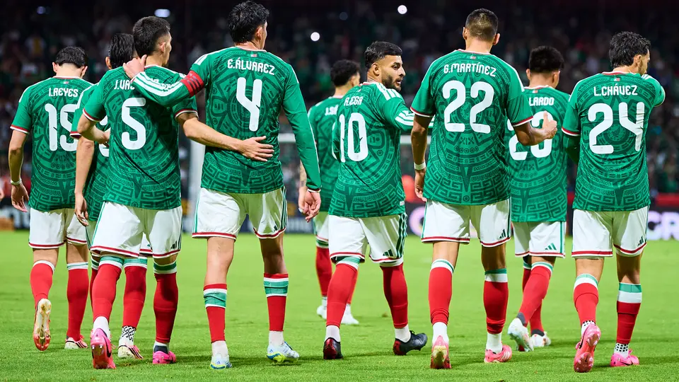 Jugadores de la Selección Mexicana enfrentando a Serbia | MEXSPORT