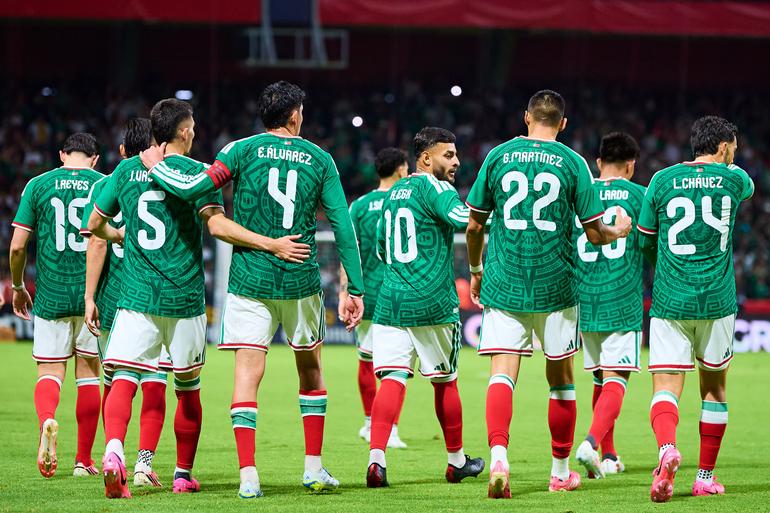 Jugadores de la Selección Mexicana enfrentando a Serbia | MEXSPORT