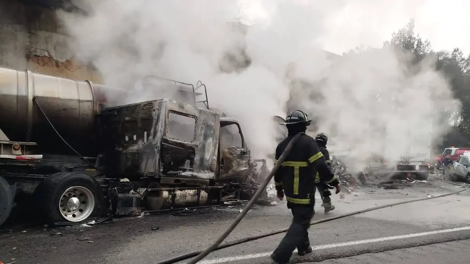 Los Bomberos lograron controlar las fuertes llamas, donde por fortuna no hubo heridos / Especial