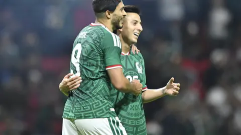 Raúl Jiménez en celebración con la Selección Mexicana ante Serbia | IMAGO 7