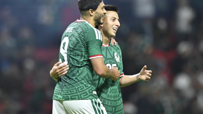 Raúl Jiménez en celebración con la Selección Mexicana ante Serbia | IMAGO 7