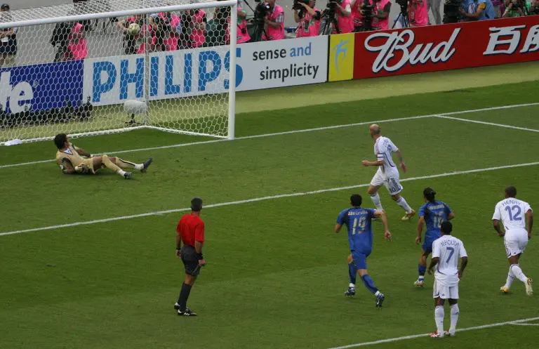 Zinedine Zidane anota de penalti en la Final de Alemania 2006. l AFP