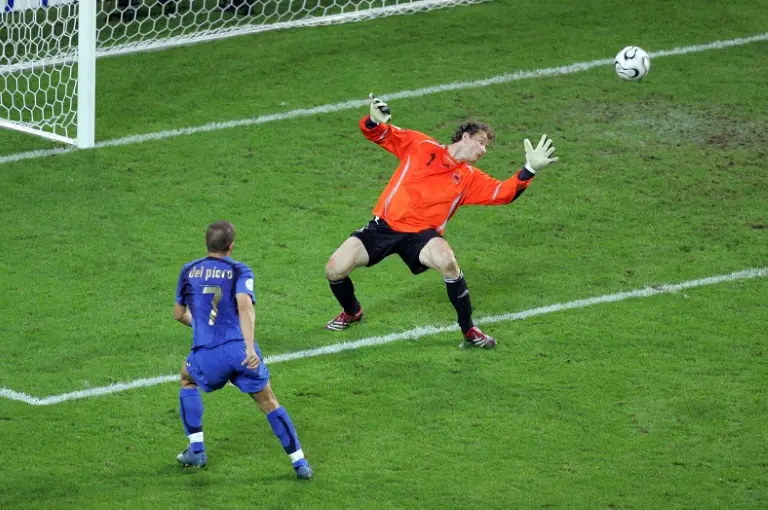 Alessandro del Piero le anota a Alemania en 2006. l AFP