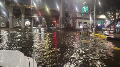 Fuertes lluvias generan caos en el Valle de México; quedan vehículos atrapados