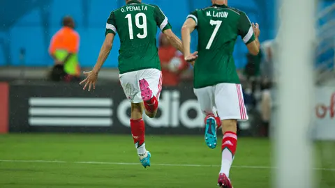 Oribe Peralta anotando el primer gol de México en Brasil 2014 | Imago7