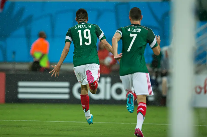 Oribe Peralta anotando el primer gol de México en Brasil 2014 | Imago7