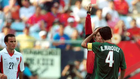 Rafa Márquez expulsado ante Estados Unidos en 2002 | MEXSPORT