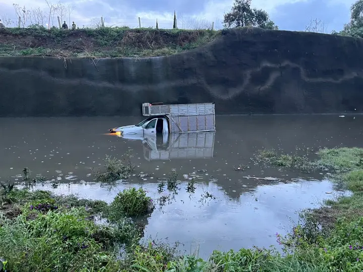 Las precipitaciones generaron complicaciones en importantes accesos y salidas hacia la autopista México-Querétaro./ X. @CapitalEdomex