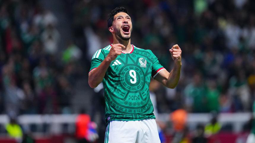 Raúl Jiménez en celebración con la Selección Mexicana ante Serbia | IMAGO 7