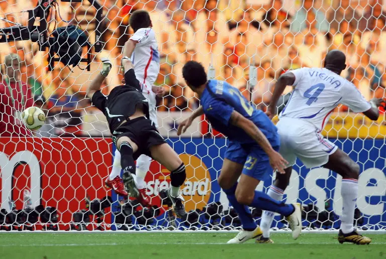 Marco Materazzi le anota a Francia, en la Final de Alemania 2006. l AFP