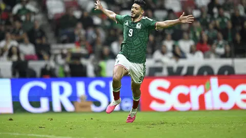 Raúl Jiménez en celebración con la Selección Mexicana ante Serbia | IMAGO 7
