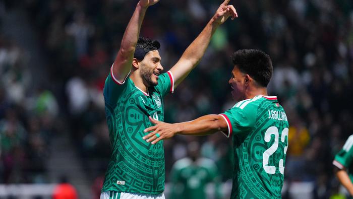 Raúl Jiménez en celebración con la Selección Mexicana ante Serbia | IMAGO 7