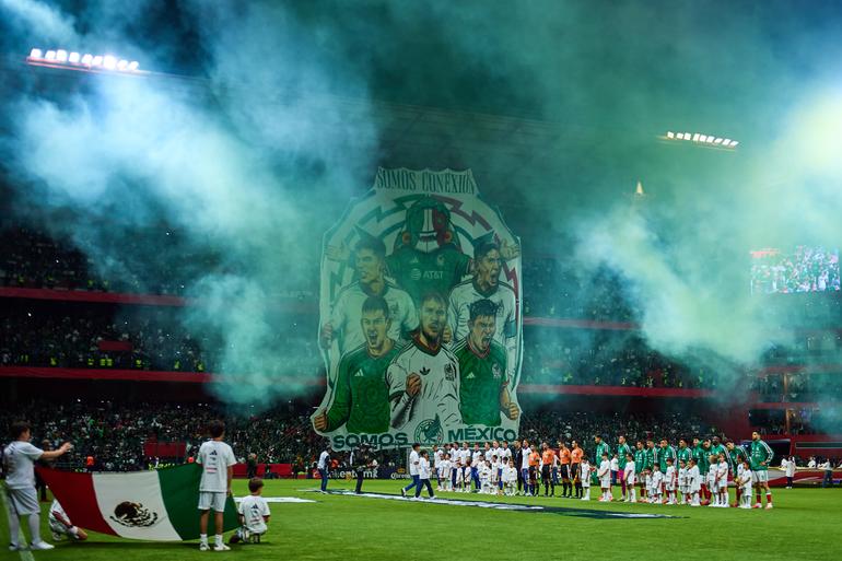 Desplegaron un tifo en el Nemesio Diez previo al México vs Serbia | MEXSPORT
