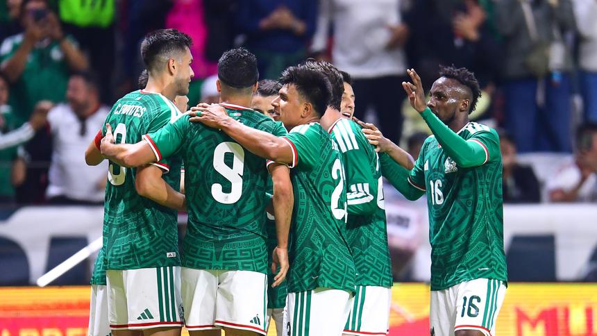 Jugadores de México celebrando el empate ante Serbia | MEXSPORT