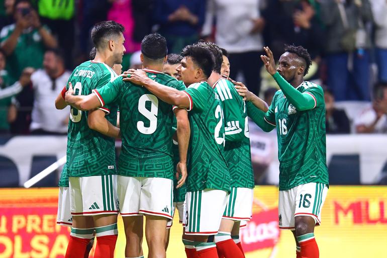Jugadores de México celebrando el empate ante Serbia | MEXSPORT