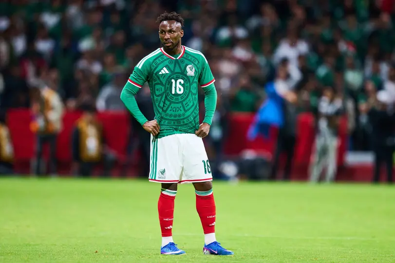 Julián Quiñones durante el partido ante Serbia | MEXSPORT