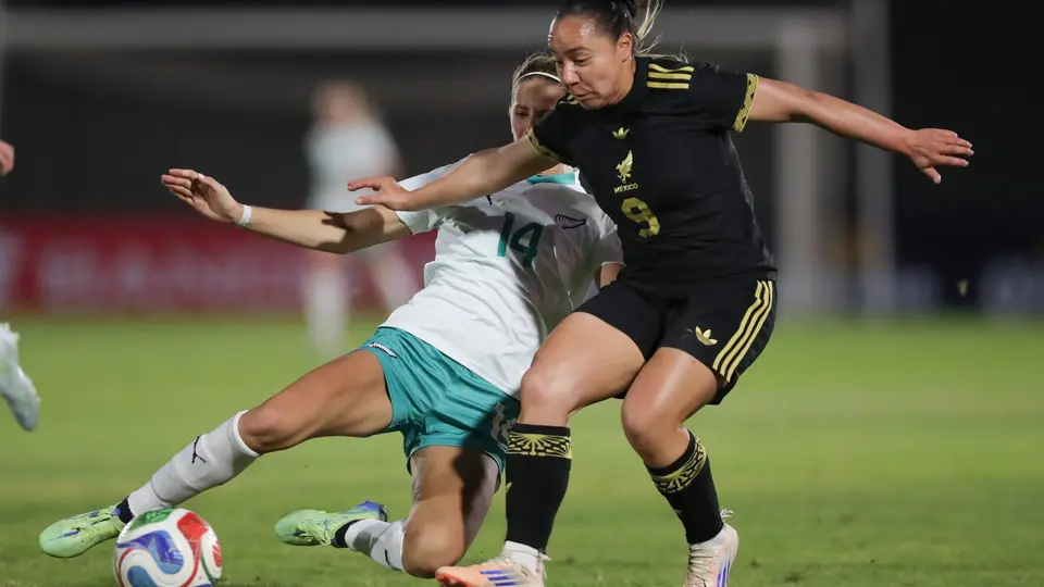 Charlyn Corral con la Selección Femenil l MEXSPORT