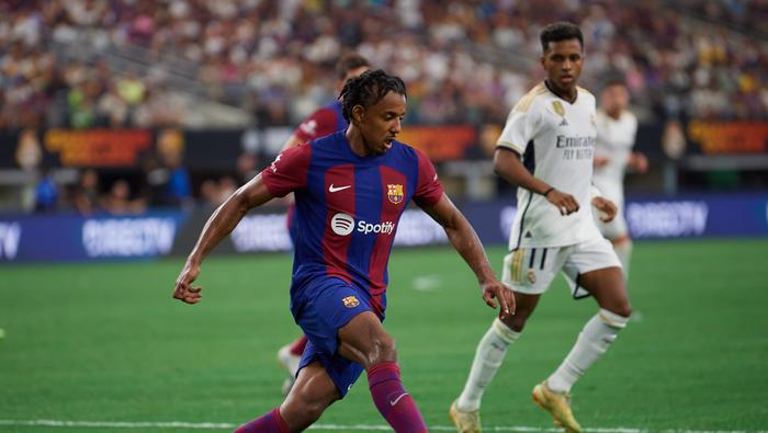 Jules Koundé con Barcelona en la Temporada 2023-24 | MEXSPORT