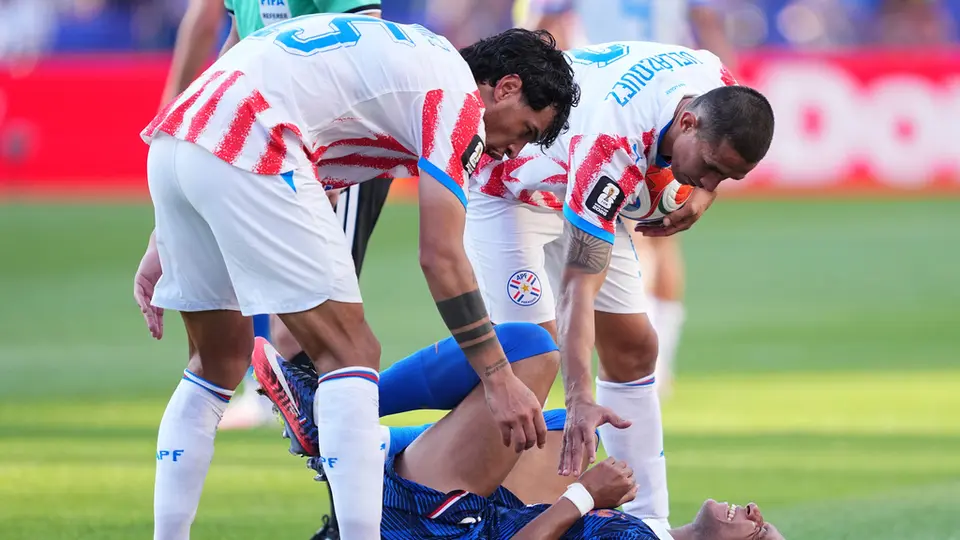 Mbappé ante Paraguay | AP