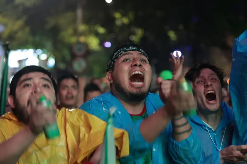 Las celebraciones en espacios como el Ángel de la Independencia y el Fan Fest reflejan el fenómeno de identidad colectiva que analiza la UNAM./ X: