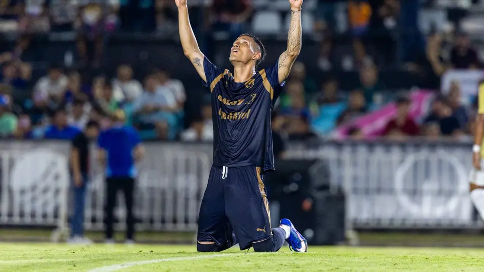 Uriel Antuna en pretemporada | x: @PumasMX