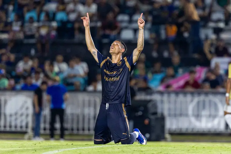 Uriel Antuna en pretemporada | x: @PumasMX
