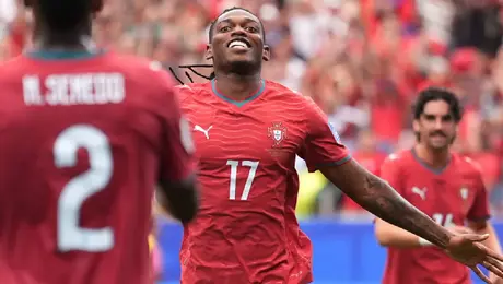 Rafael Leão abre la puerta al Tottenham y define el futuro de Santiago Giménez en el Milán